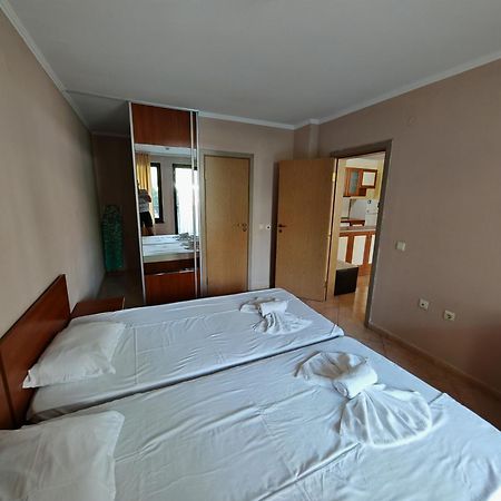 Marina Delfin Apartments - Top Location & Pet Friendly Sveti Vlas Exterior photo