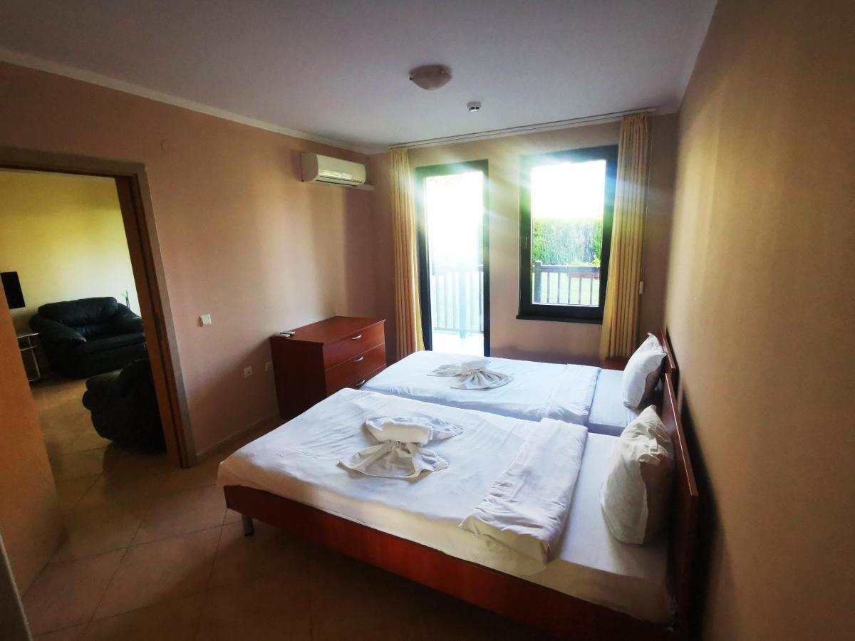 Marina Delfin Apartments - Top Location & Pet Friendly Sveti Vlas Exterior photo