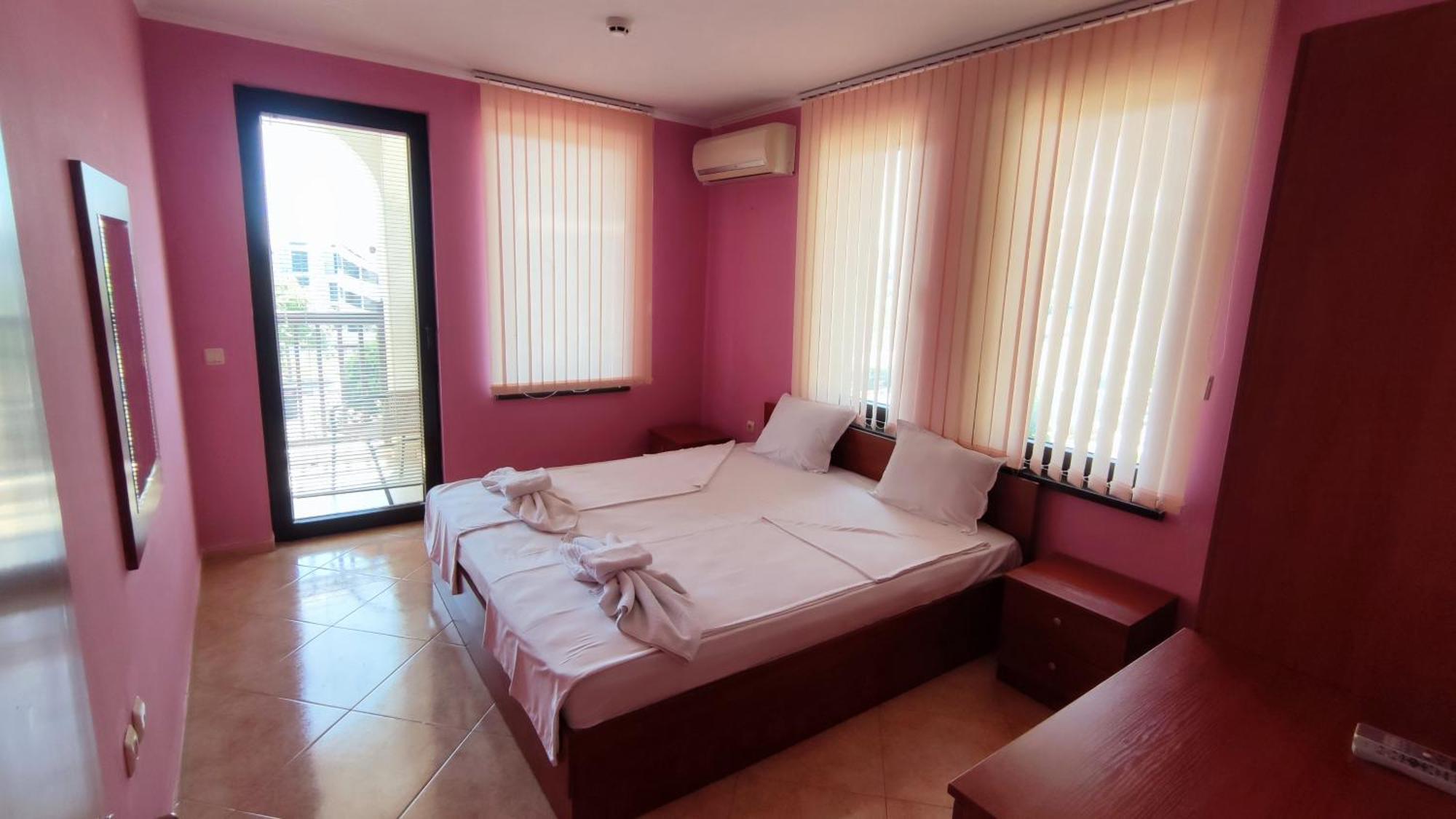 Marina Delfin Apartments - Top Location & Pet Friendly Sveti Vlas Exterior photo