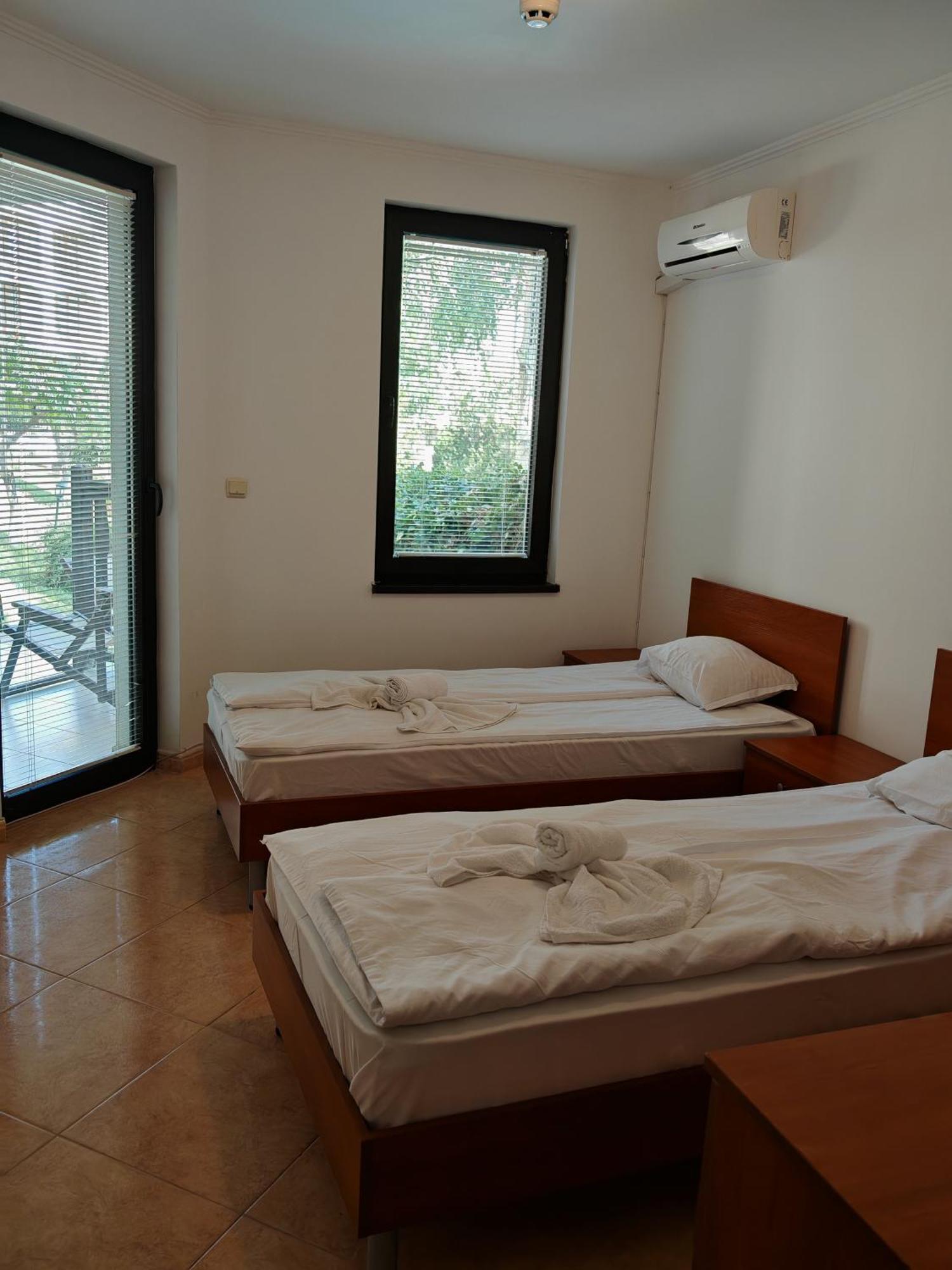Marina Delfin Apartments - Top Location & Pet Friendly Sveti Vlas Exterior photo
