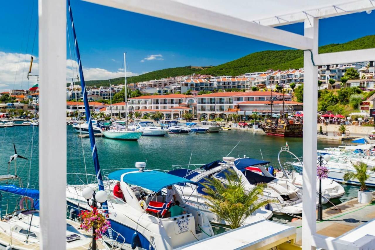 Marina Delfin Apartments - Top Location & Pet Friendly Sveti Vlas Exterior photo